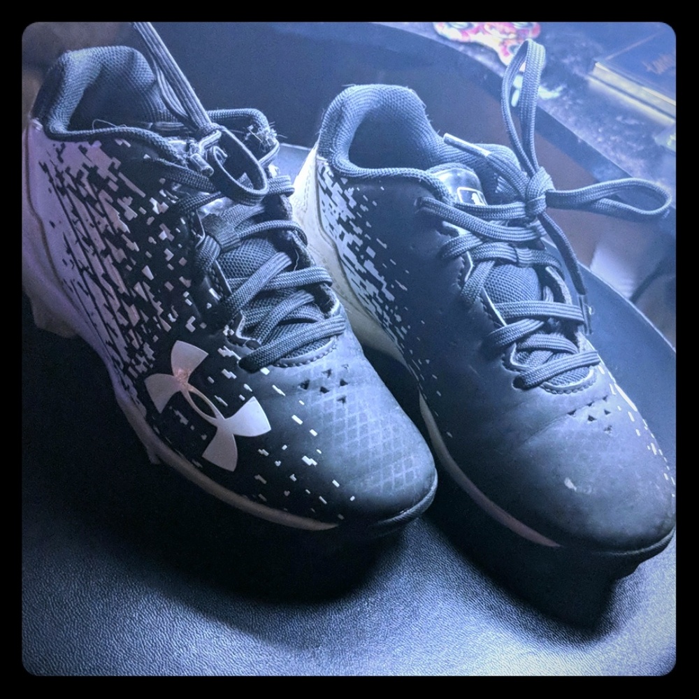 Boys baseball/tball cletes